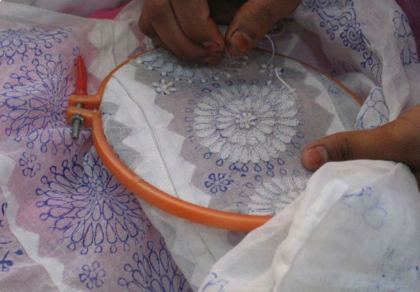 "Crafted Elegance: Unveiling the Beauty of Chikankari Art at CraftCrest India"